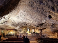 59.- Monte Sant\'Angelo, grotta